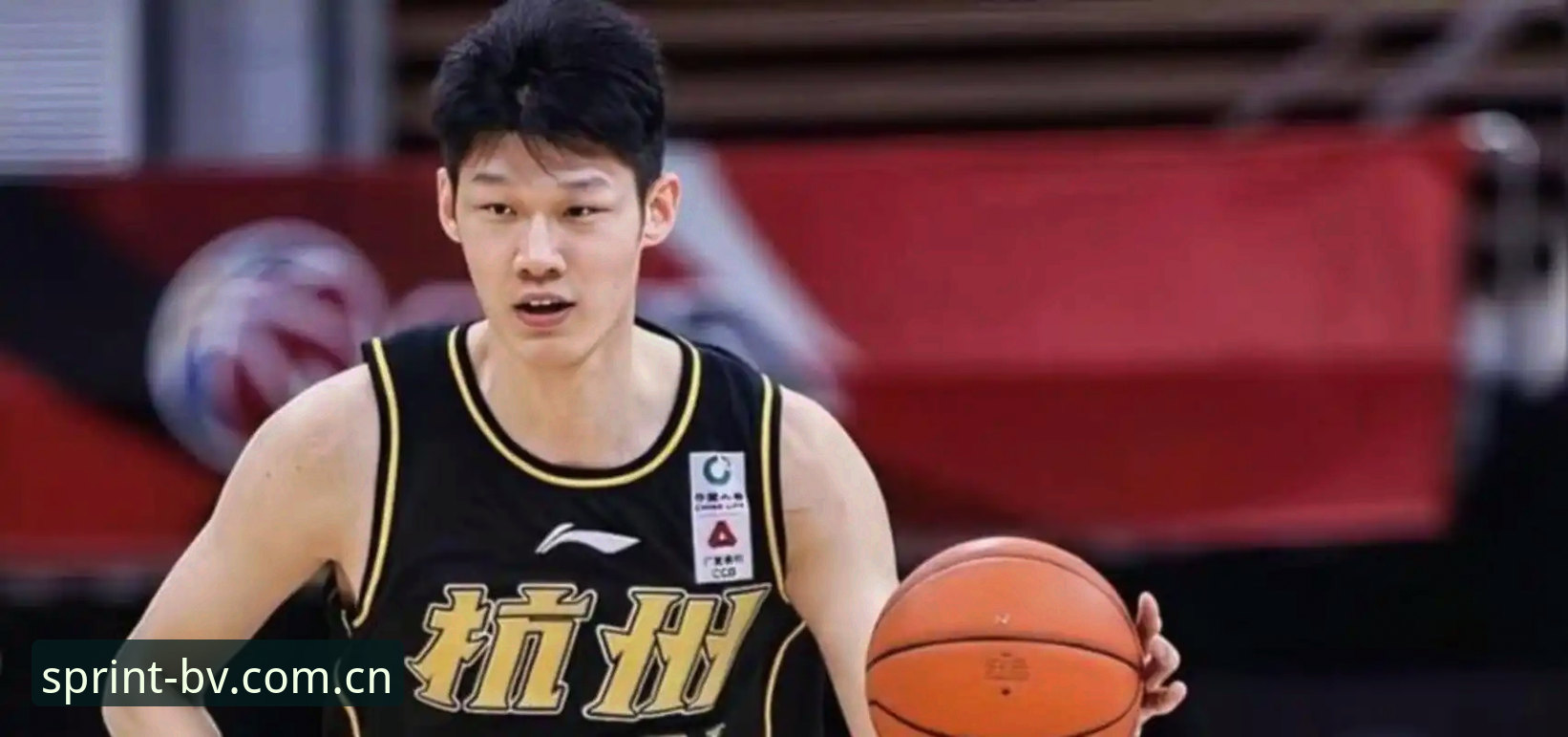 揭秘上海男篮G4晋级路上的隐患：替补仅11分，卢伟手里还有几张牌？